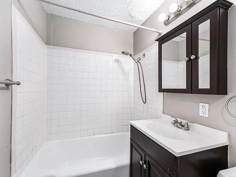 Manor Ridge Apartments — Photo 13