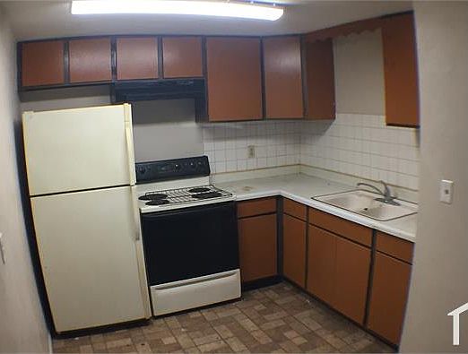 2nd image of 1906 Lexington Ave APT 1
