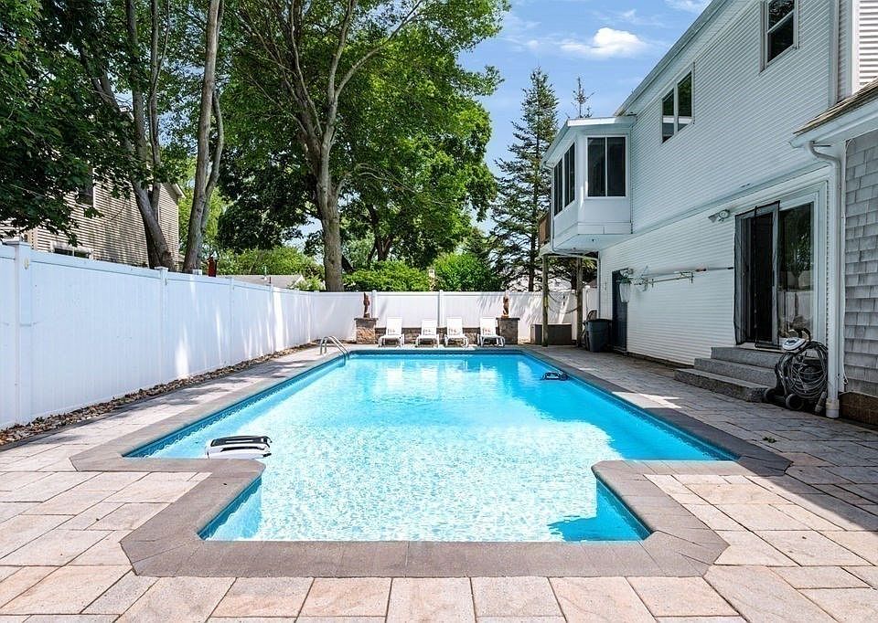 1st image of 36 Myrtle Ave