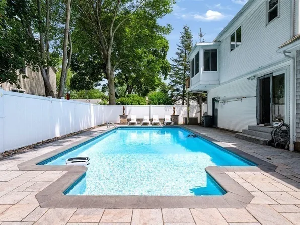 36 Myrtle Ave, Newburyport, MA 01950