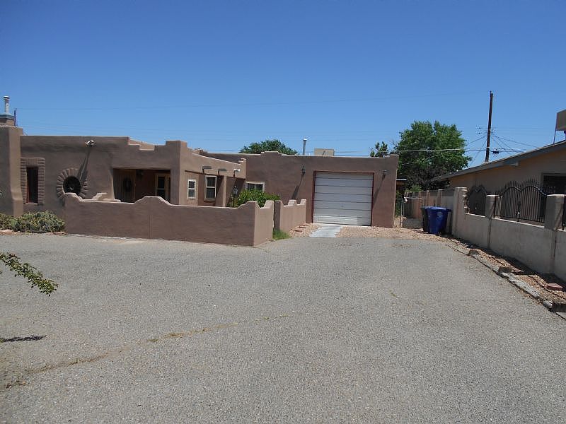2nd image of 913 San Lorenzo Ave NW