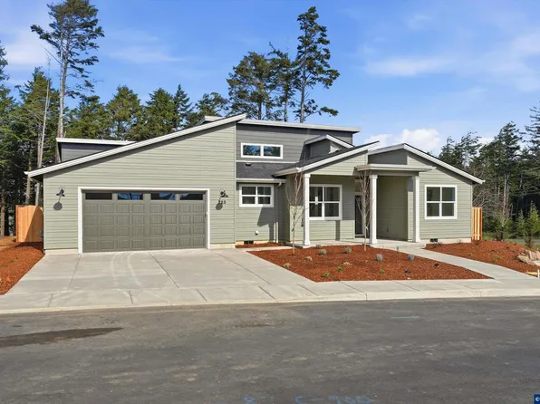 723 SE 42nd Pl, Newport, OR 97366