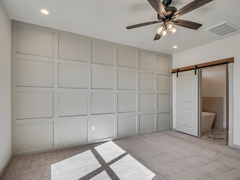 2240 E Thomas Ter — Photo 19