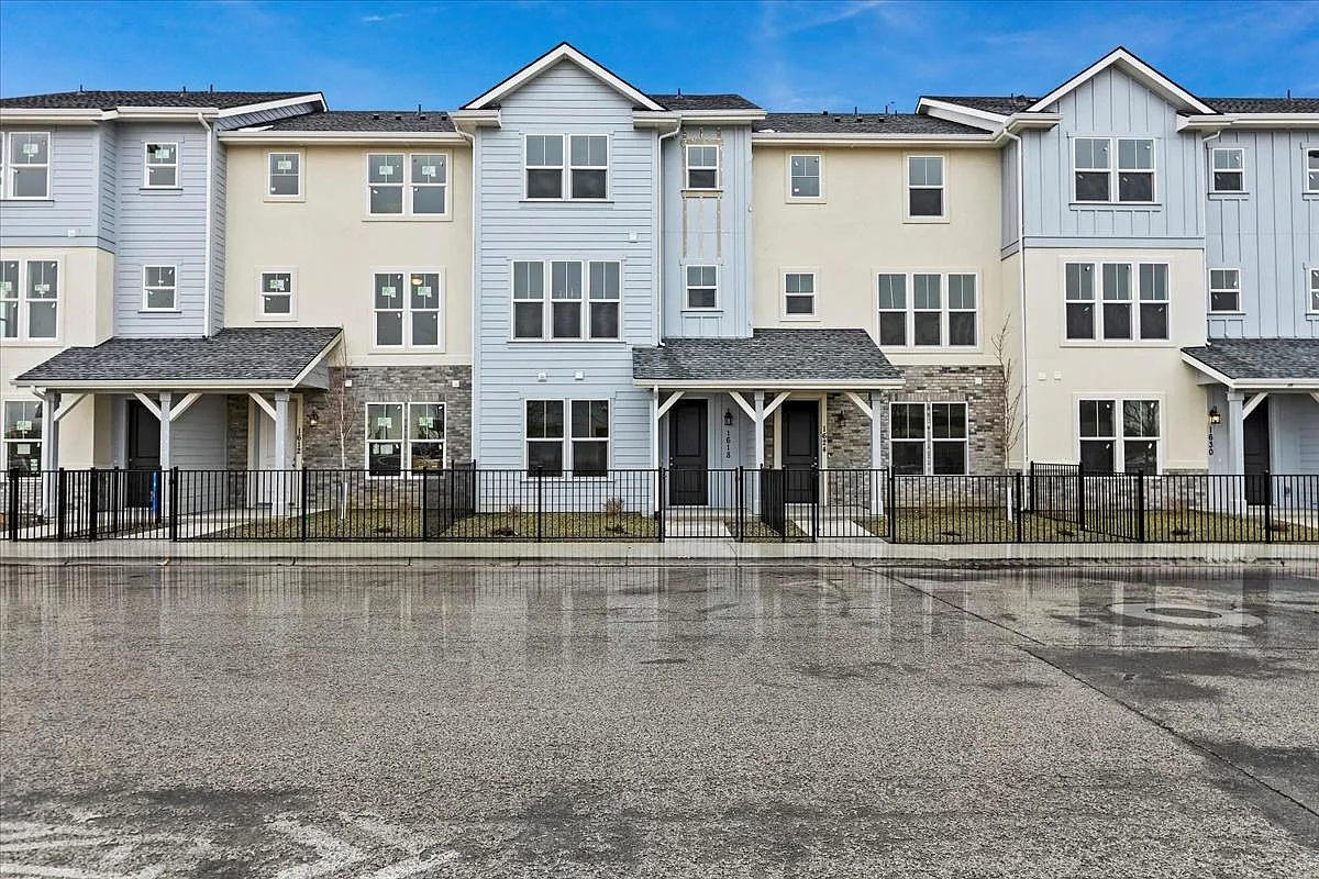 4 bed, 3.5 bath, 1785 sqft, $2,300 — Photo 2