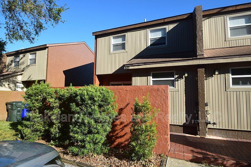 1st image of 947 Castle Way