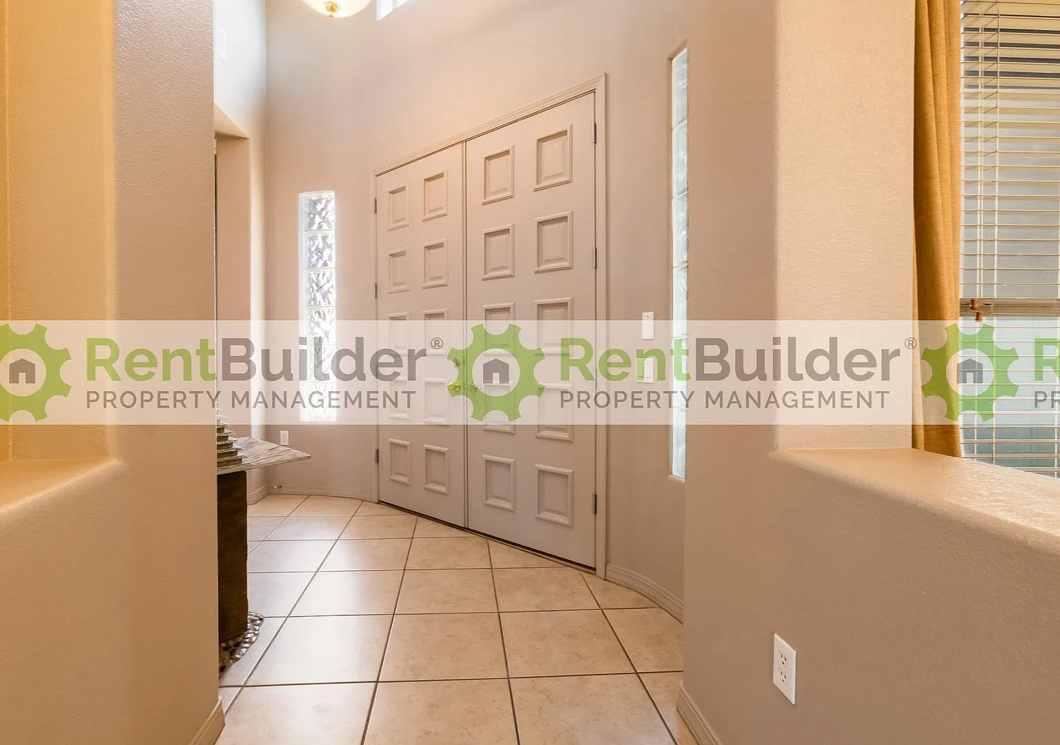 Former Parade of Homes Award Winner! — Photo 2