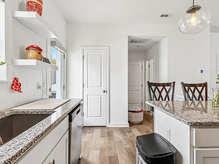572 Auld Farm Cir — Photo 17