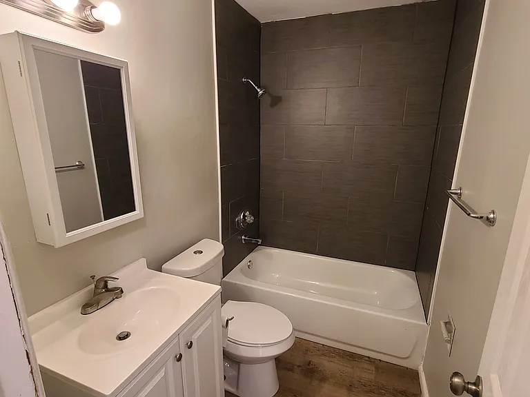 W 22nd Ter — Photo 5