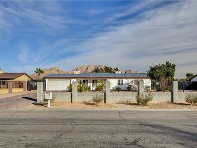 822 Crazyhorse Way, Las Vegas, NV, 89110