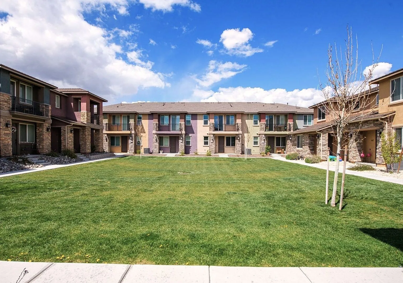 3 bedroom Townhome with garage — Photo 4