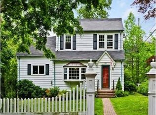 261 Franklin Ave, Sea Cliff, NY 11579