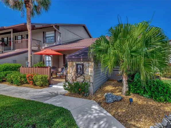 927 Capri Isles Blvd APT 15, Venice, FL 34292