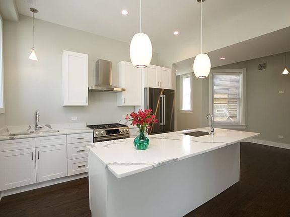 5th image of 3559 N Ashland Ave APT 3