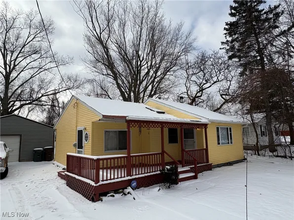 1676 Elfleda St, Lorain, OH 44055