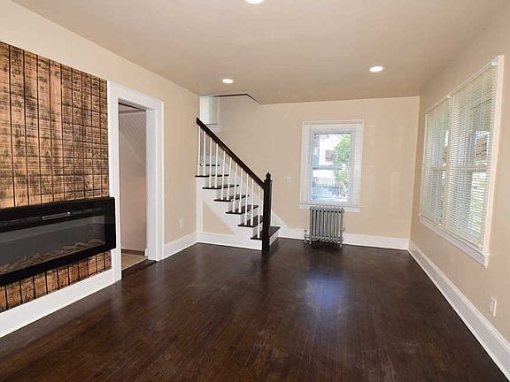 5th image of 61 E Smith St