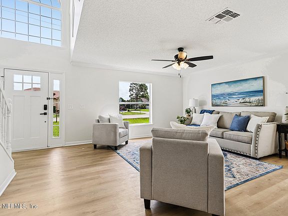 5th image of 55 LONDON Drive
