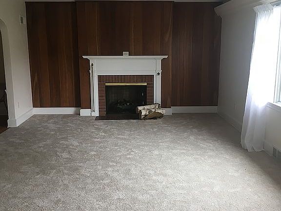 Spacious living room