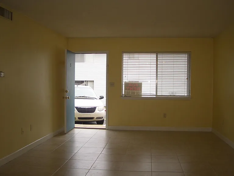 201 College Blvd E #3 — Photo 5