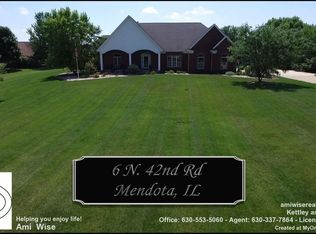 6 N 42nd Rd, Mendota, IL 61342
