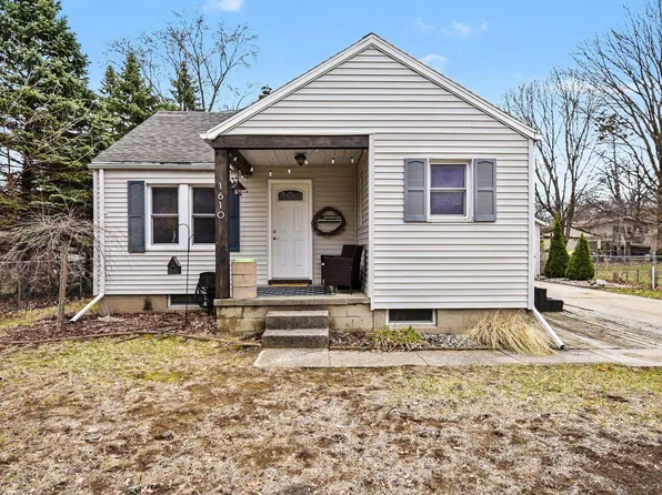 1610 Iowa St, Midland, MI 48642