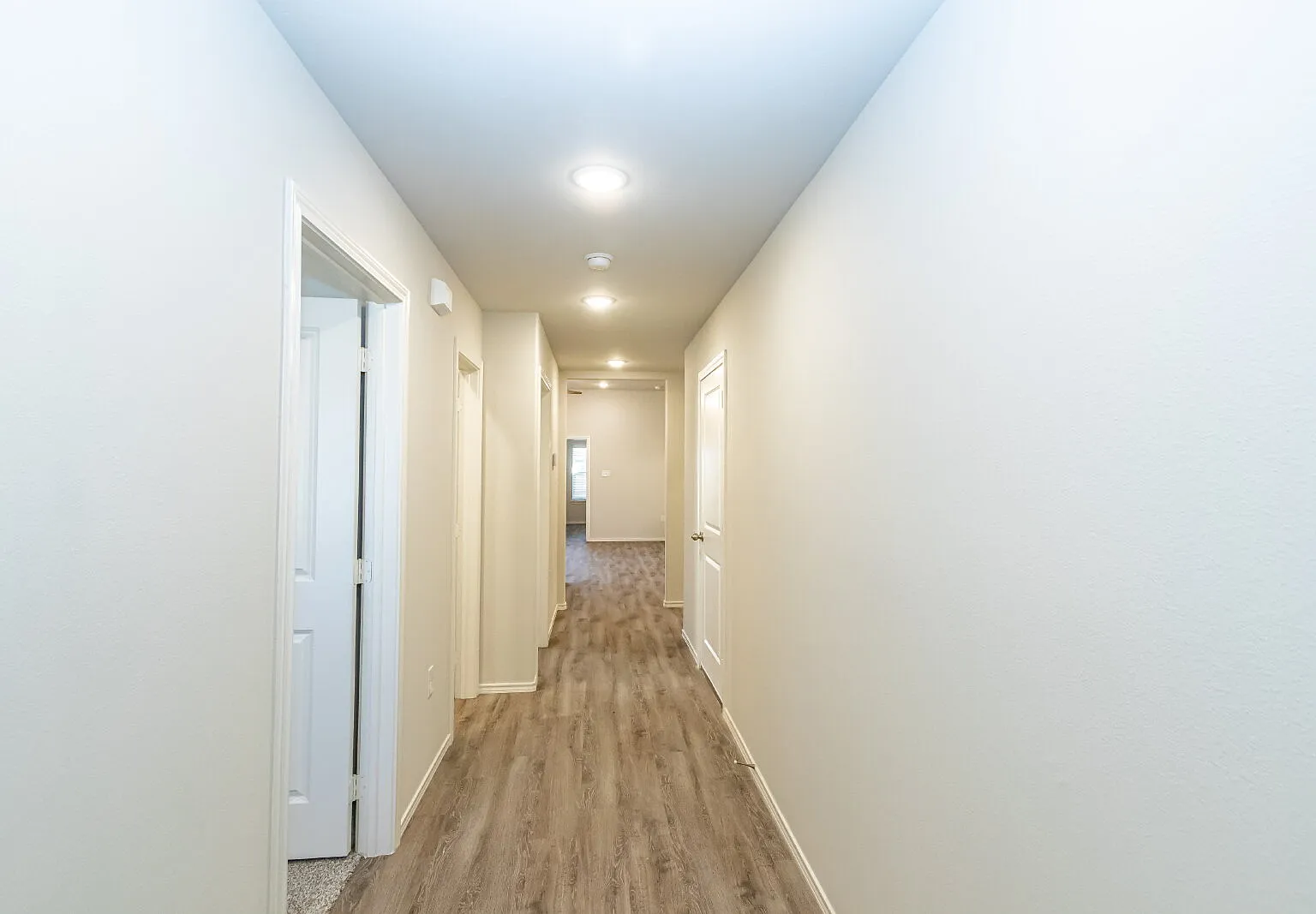 3 bed, 2.0 bath, 1400 sqft, $1,500 — Photo 4