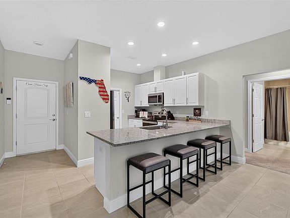 5th image of 6144 Drew St