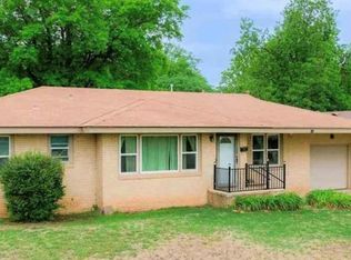 212 N 13th St, Ponca City, OK 74601