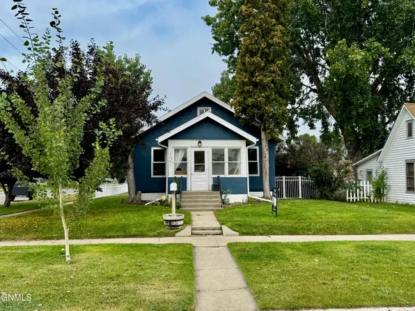 121 3rd Ave SW, Sidney, MT 59270