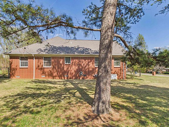 3rd image of 1738 Pinetree Ln