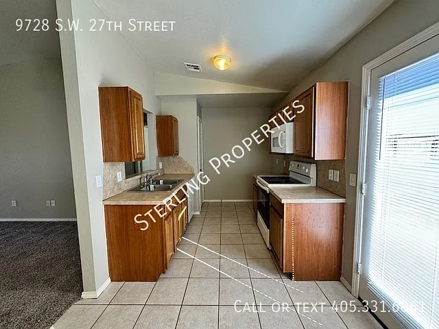 9728 SW 27th St — Photo 21