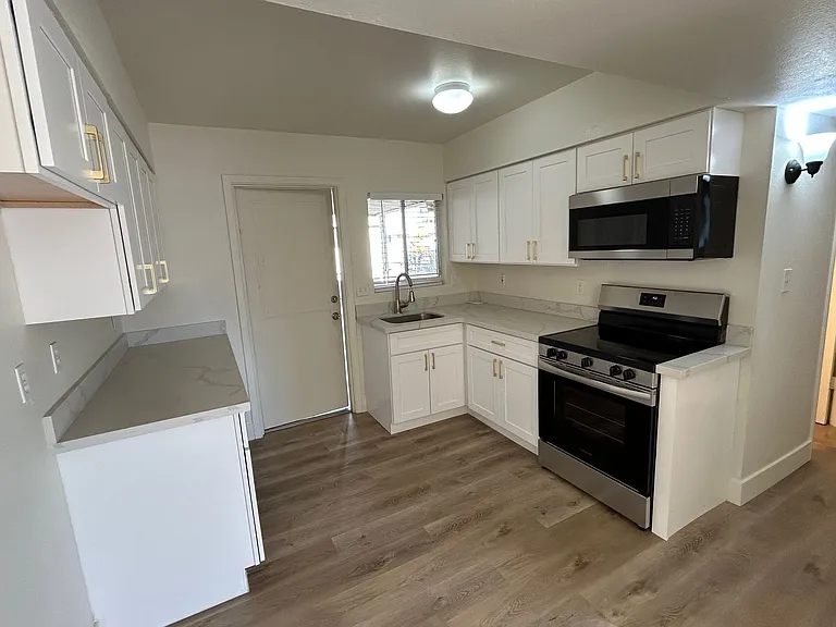 11202 W Nevada Ave — Photo 2