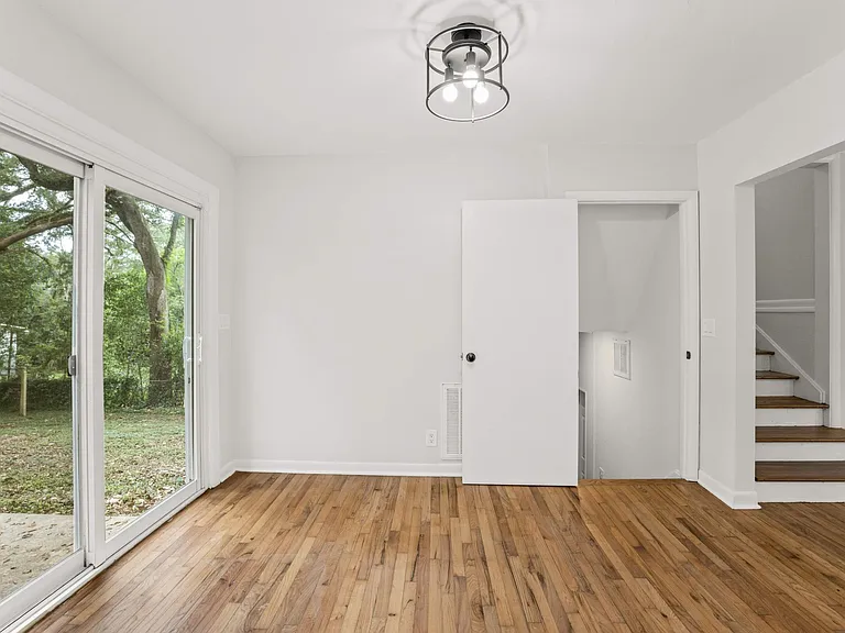 1325 Sharon Rd — Photo 5
