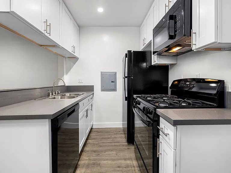 Riverside Villa Apartments — Photo 51