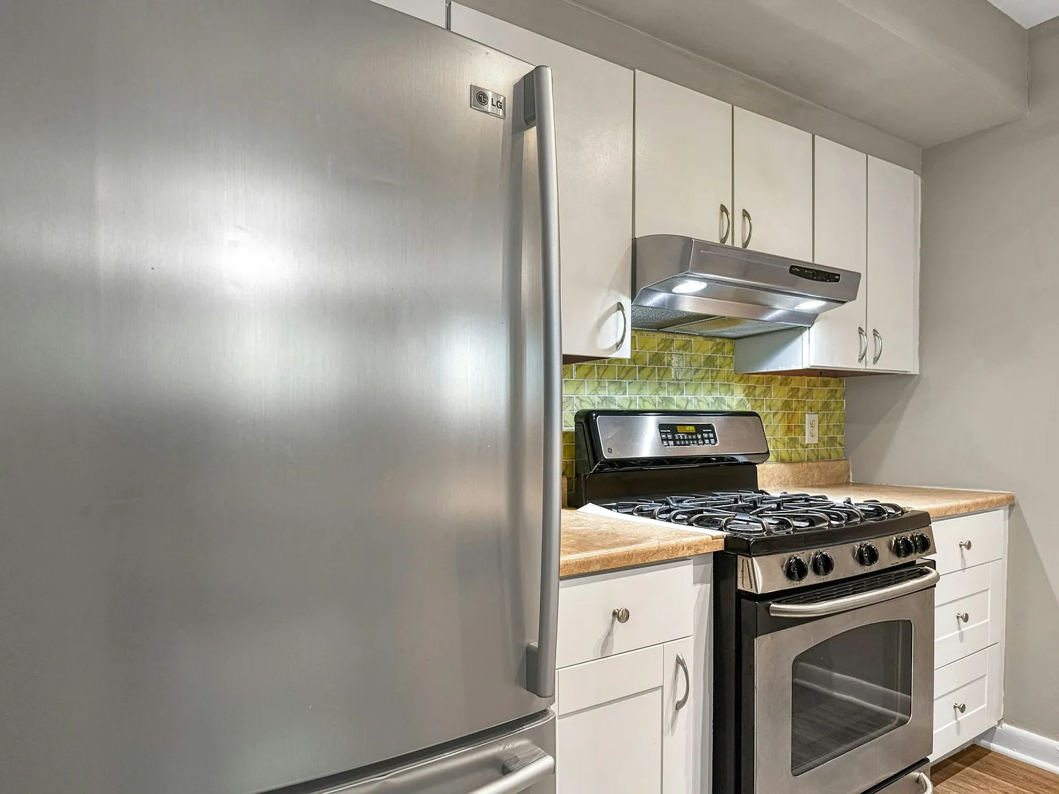1 bed, 800 sqft, $2,400 — Photo 3
