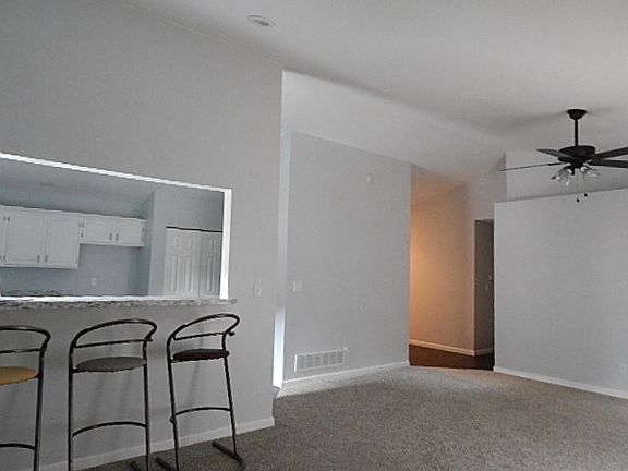 5th image of 938 Country Club Dr