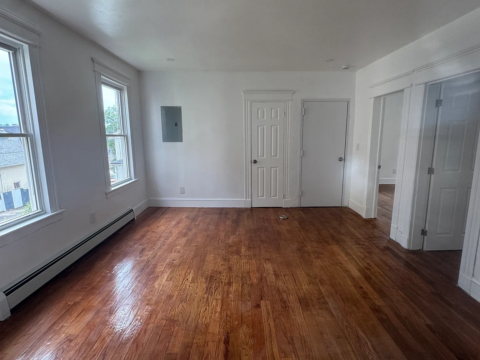 9 bed, 3.0 bath, 3240 sqft, $1,750 — Photo 2