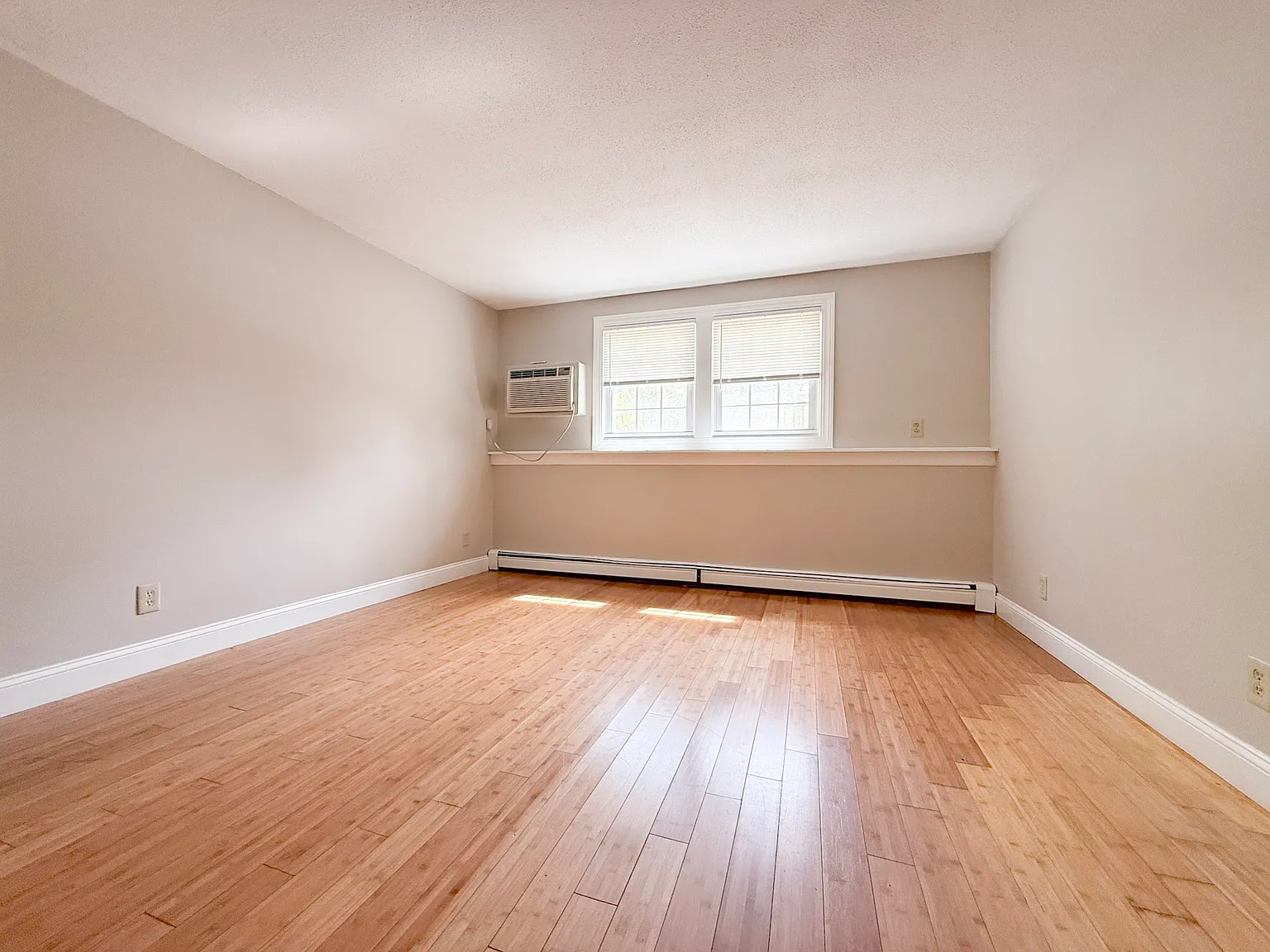 2 bed, 740 sqft, $2,150 — Photo 2
