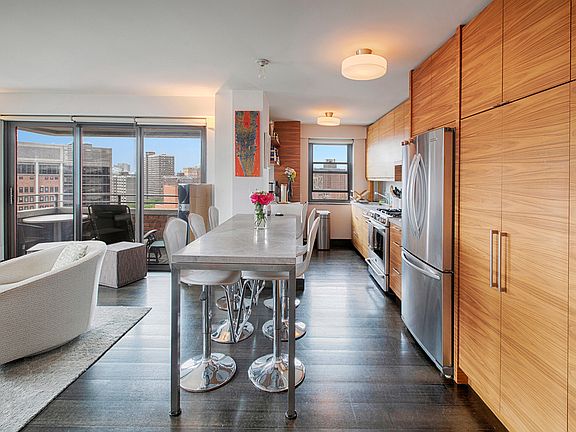 5th image of 208 E Broadway APT J1407