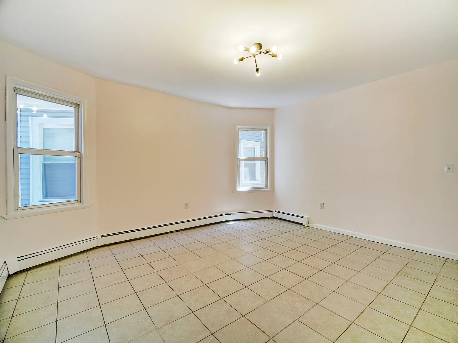 79 Eaton Pl — Photo 4