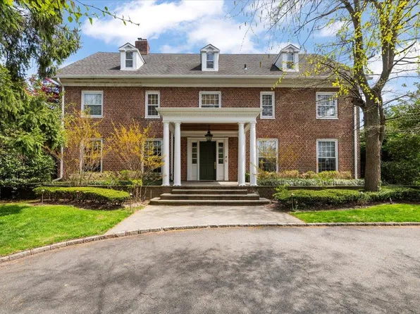 835 Pond Lane, Woodsburgh, NY 11598