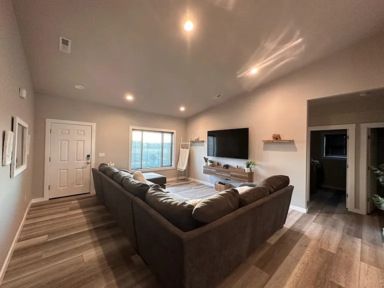 609 Caridad Ct — Photo 2