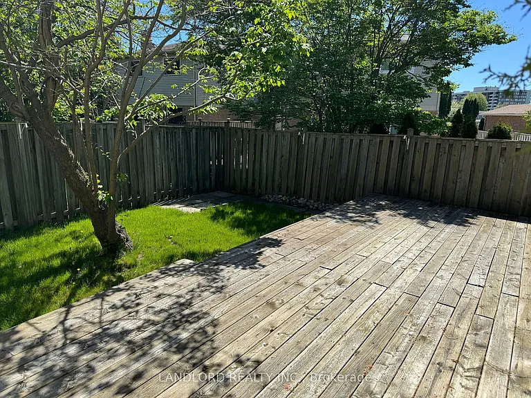 19 Vanessa Rd — Photo 27