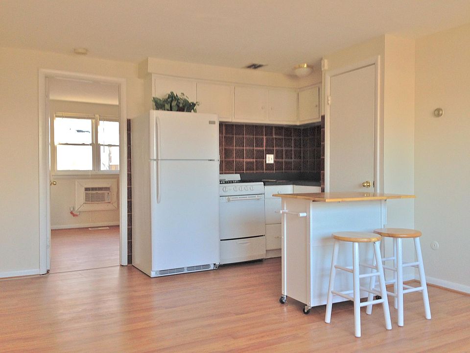 1st image of 407 Naomi St #B