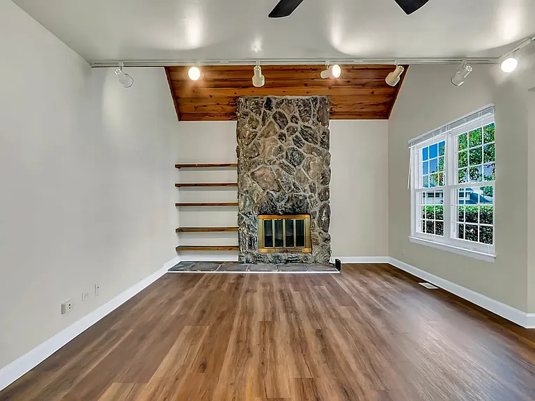 719 Wakefield Rd — Photo 10