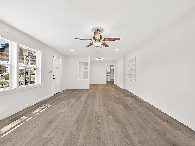815 Brooks Ave — Photo 10