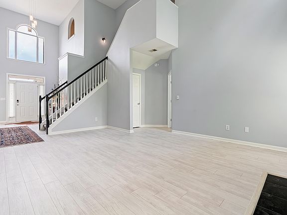 5th image of 653 Bentmoor Dr