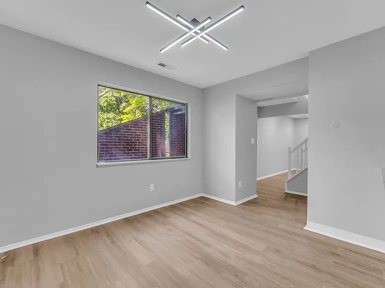 518 Turnberry Ln — Photo 7