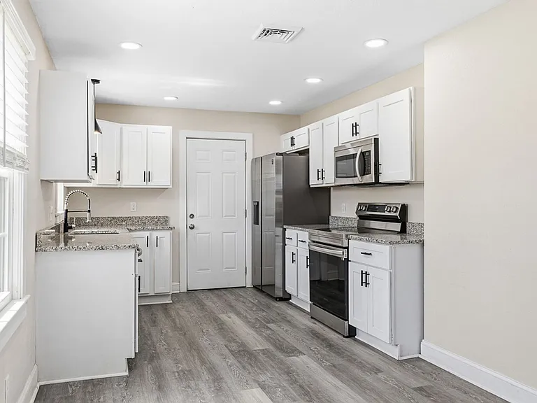 408 E Little Creek Rd — Photo 13