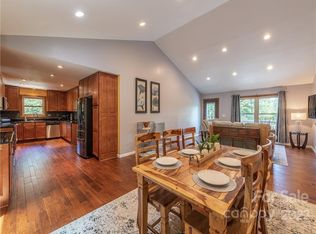 371 Wesley St, Canton, NC 28716