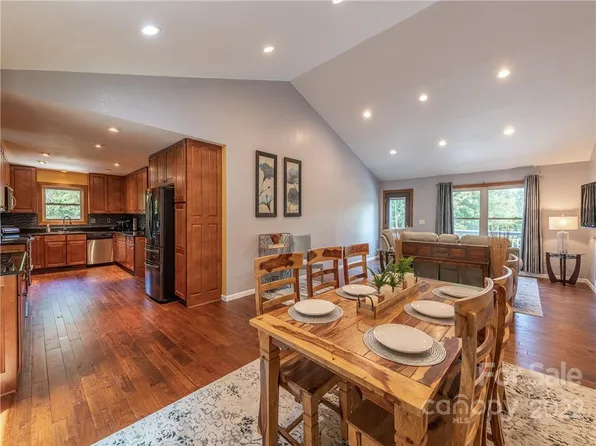 371 Wesley St, Canton, NC 28716